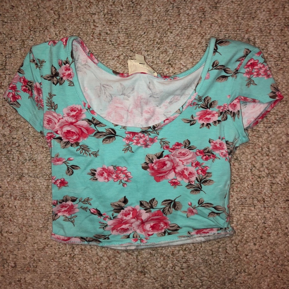 CROP FLORAL TOP